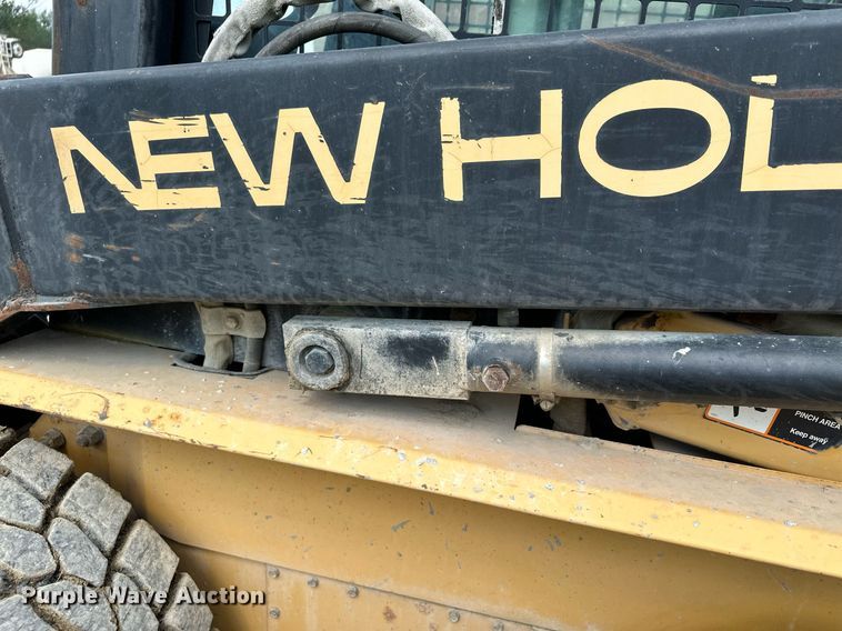 image for item MQ9356 1999 New Holland LX885  skid steer loader