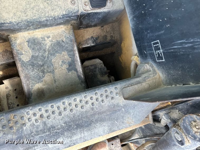 image for item MQ9356 1999 New Holland LX885  skid steer loader