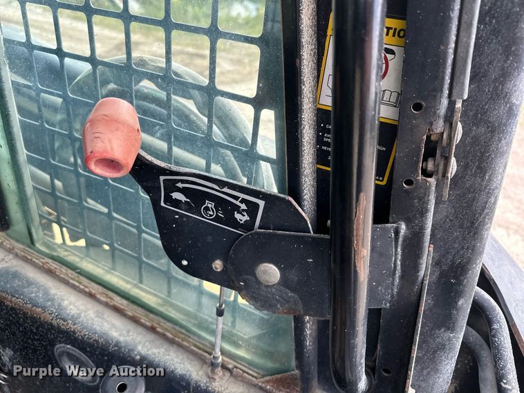 image for item MQ9356 1999 New Holland LX885  skid steer loader