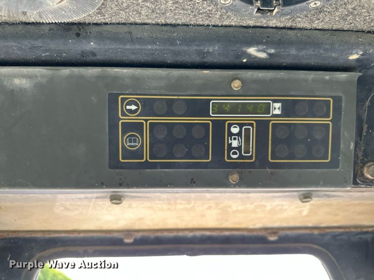 image for item MQ9356 1999 New Holland LX885  skid steer loader