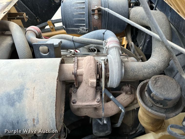 image for item MQ9356 1999 New Holland LX885  skid steer loader