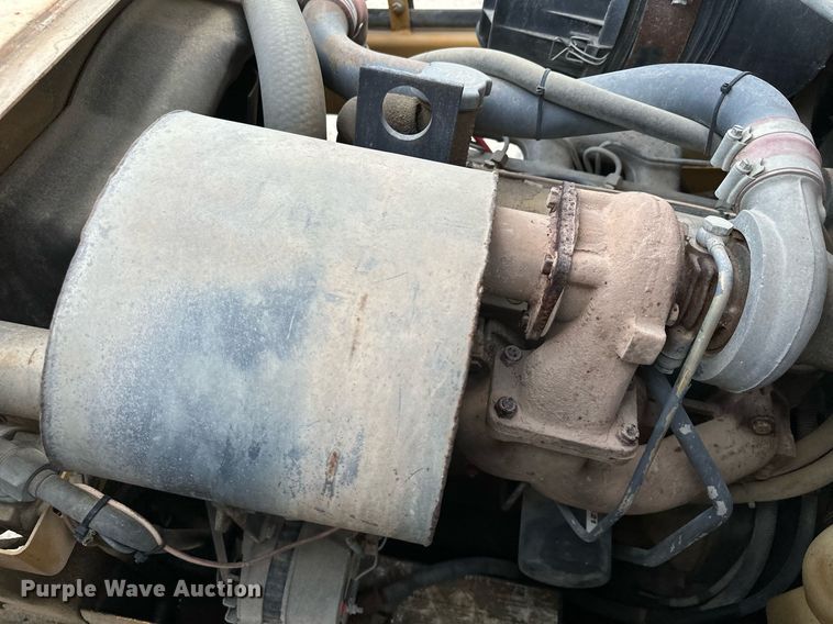 image for item MQ9356 1999 New Holland LX885  skid steer loader