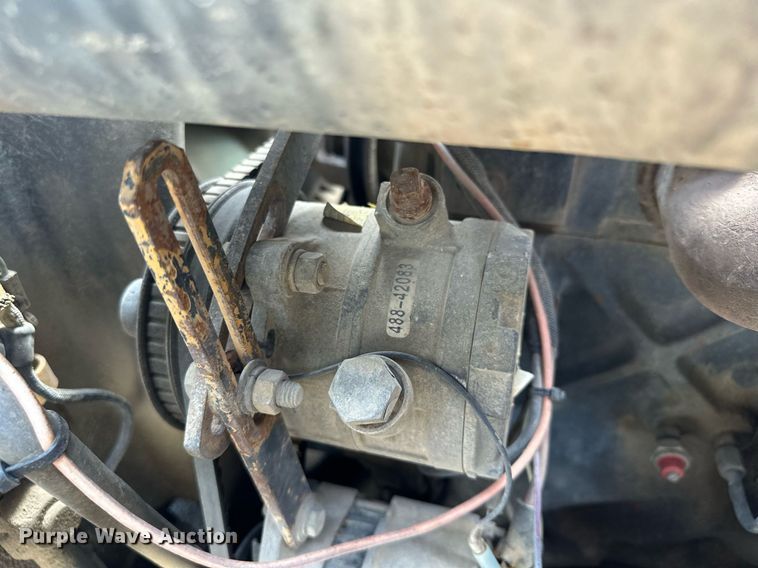 image for item MQ9356 1999 New Holland LX885  skid steer loader