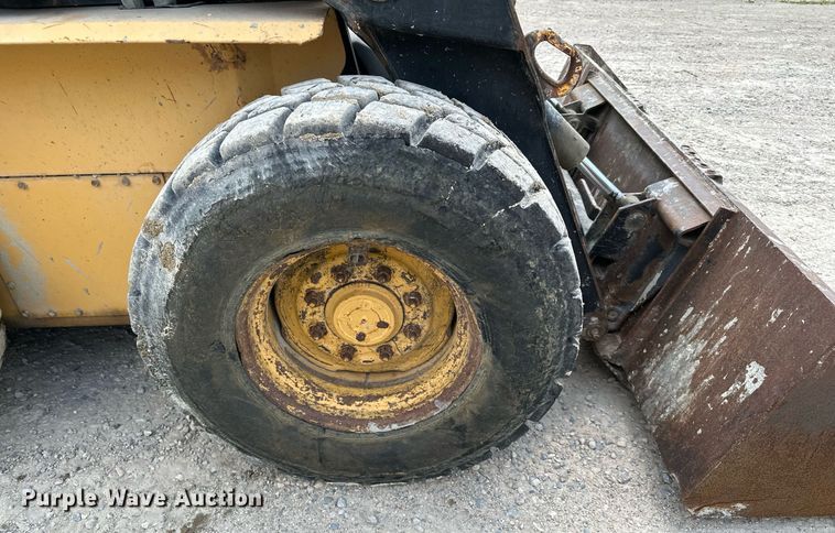 image for item MQ9356 1999 New Holland LX885  skid steer loader