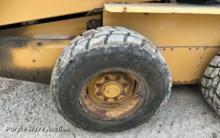 image for item MQ9356 1999 New Holland LX885  skid steer loader