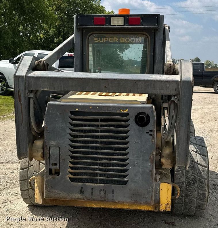 image for item MQ9357 2001 New Holland LS180  skid steer loader