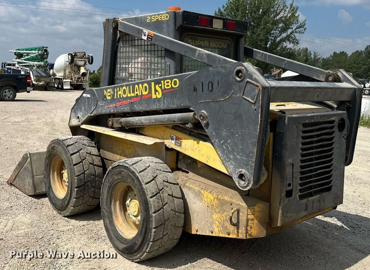image for item MQ9357 2001 New Holland LS180  skid steer loader