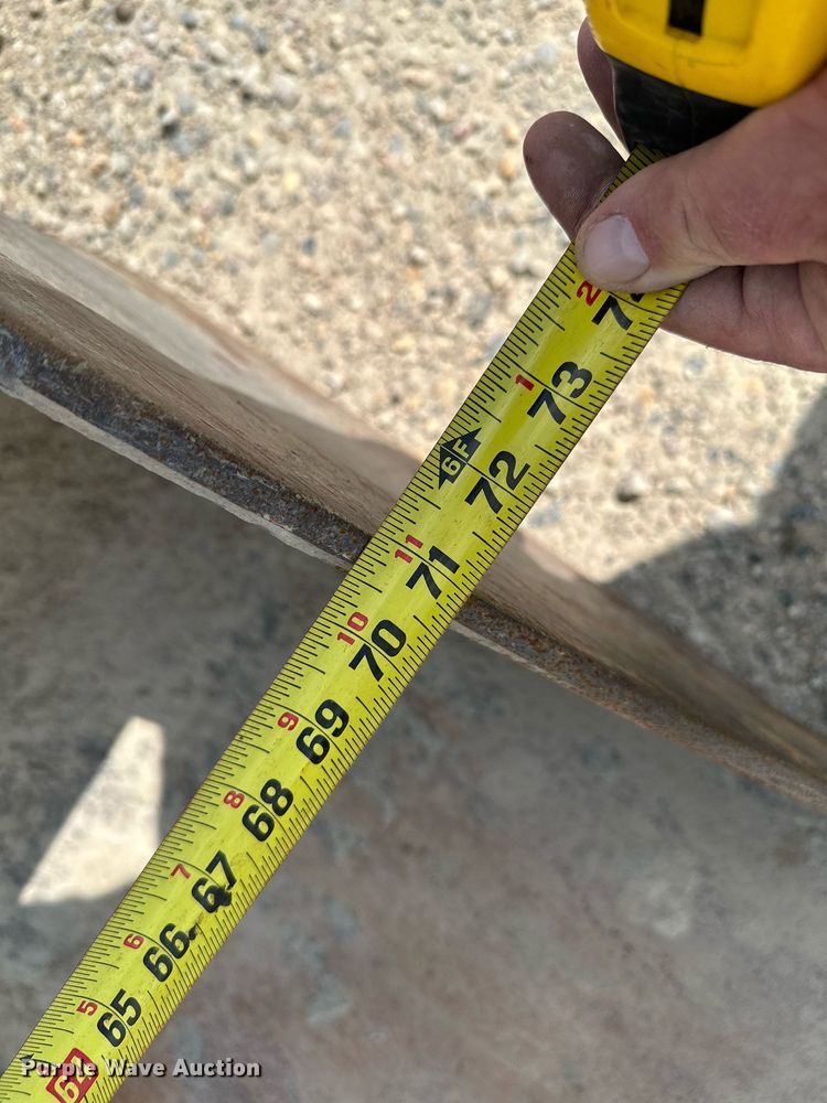 image for item MQ9357 2001 New Holland LS180  skid steer loader