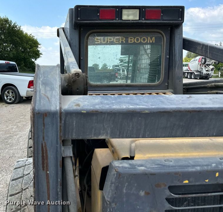 image for item MQ9357 2001 New Holland LS180  skid steer loader