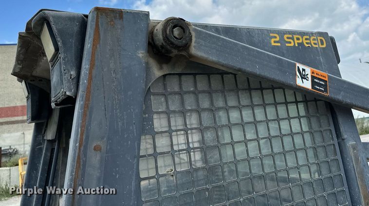 image for item MQ9357 2001 New Holland LS180  skid steer loader