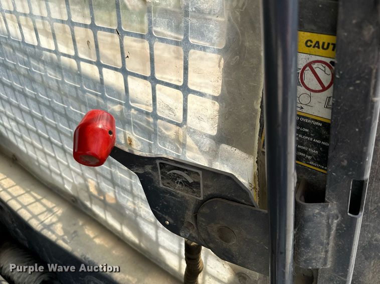 image for item MQ9357 2001 New Holland LS180  skid steer loader