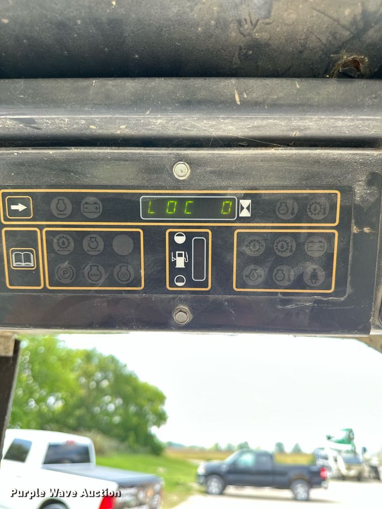 image for item MQ9357 2001 New Holland LS180  skid steer loader