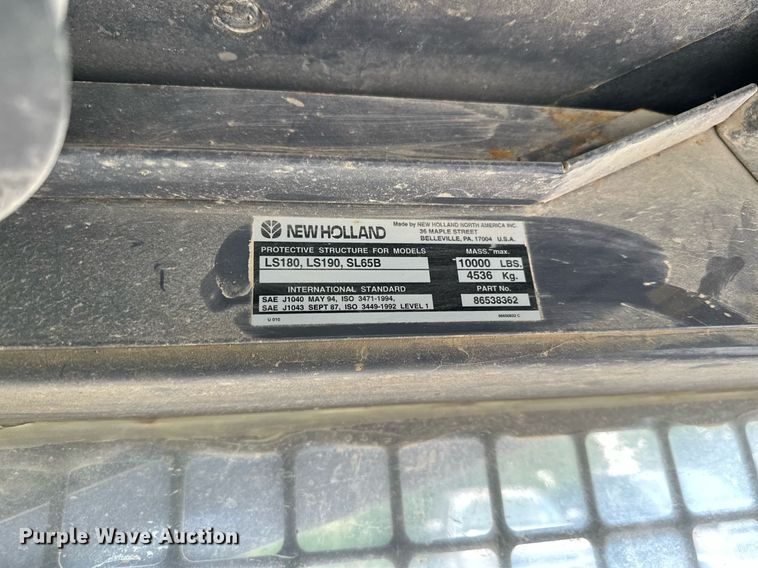 image for item MQ9357 2001 New Holland LS180  skid steer loader