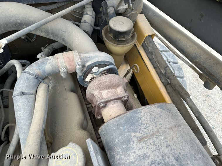 image for item MQ9357 2001 New Holland LS180  skid steer loader