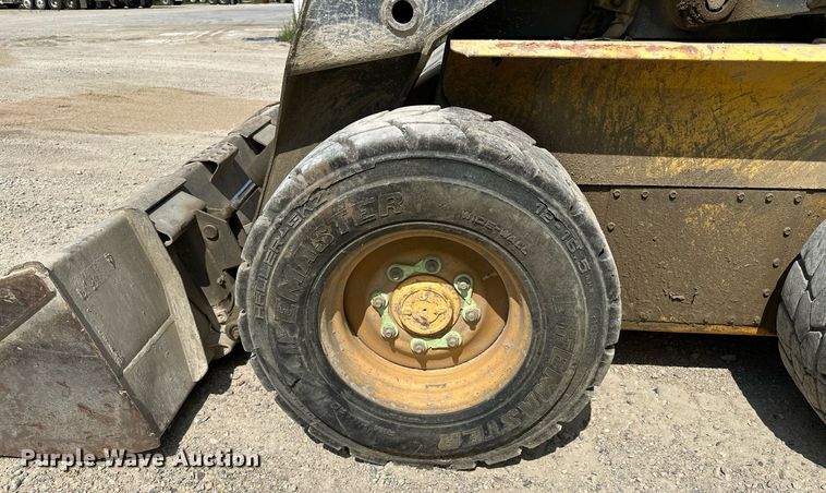 image for item MQ9357 2001 New Holland LS180  skid steer loader