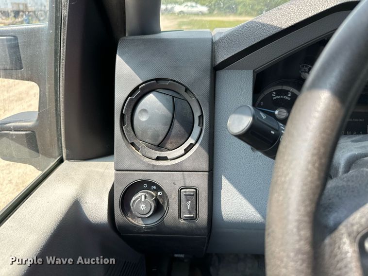 image for item MQ9362 2014 Ford  F350 Super Duty XL  SuperCab pickup truck