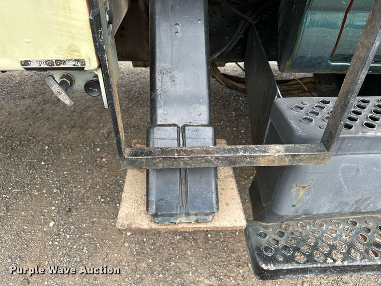 image for item MQ9367 2008 GMC C7500  forestry bucket truck