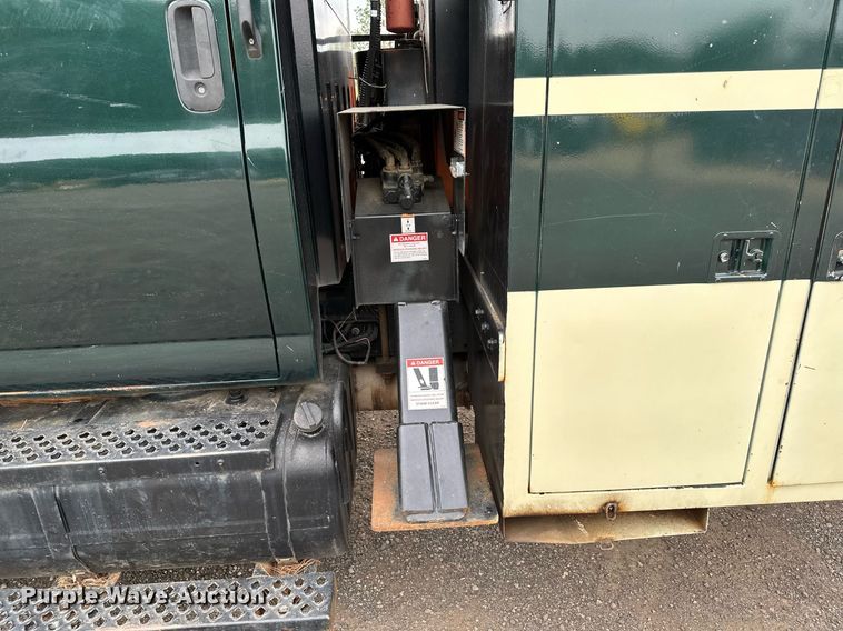 image for item MQ9367 2008 GMC C7500  forestry bucket truck