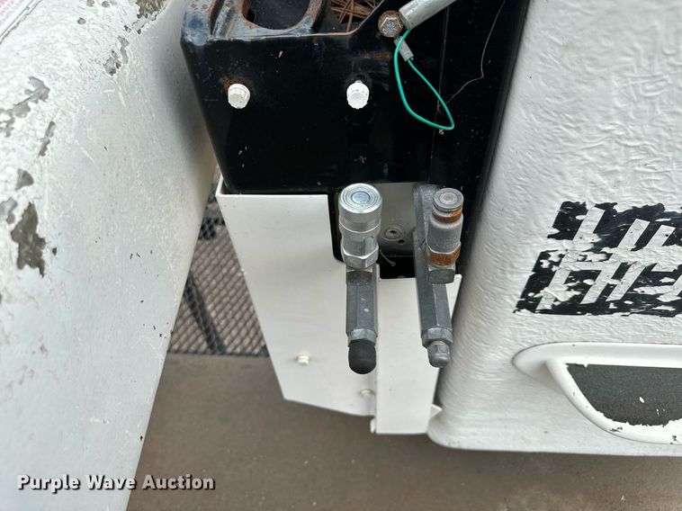 image for item MQ9367 2008 GMC C7500  forestry bucket truck