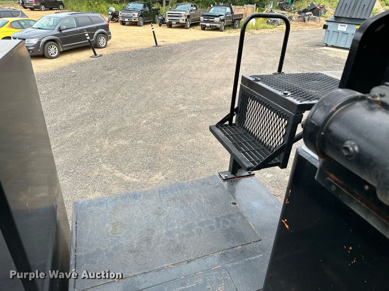 image for item MQ9367 2008 GMC C7500  forestry bucket truck