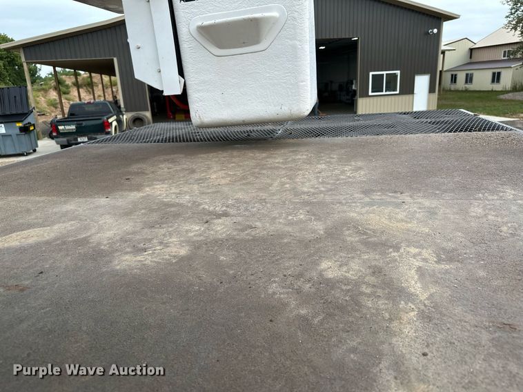 image for item MQ9367 2008 GMC C7500  forestry bucket truck