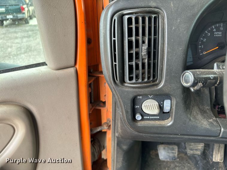 image for item MQ9367 2008 GMC C7500  forestry bucket truck