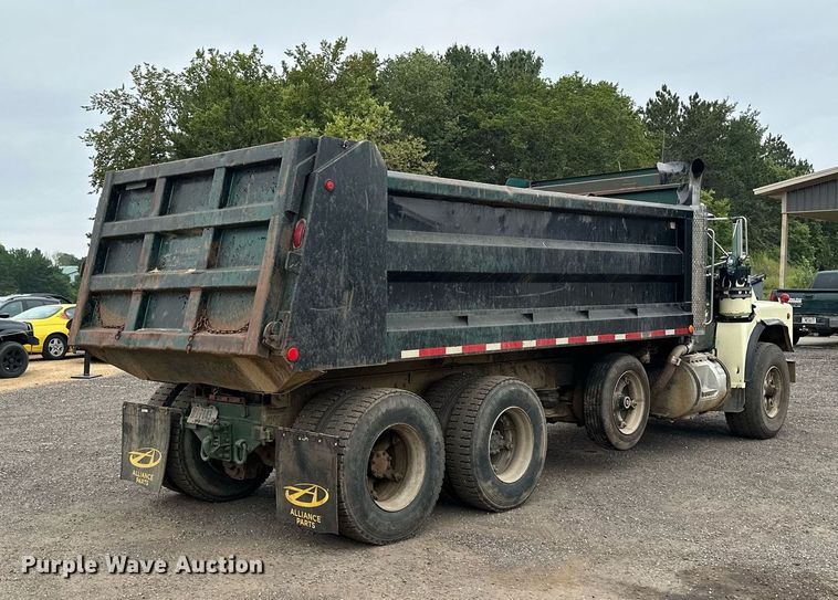 image for item MQ9368 1992 Mack RD688S  dump truck