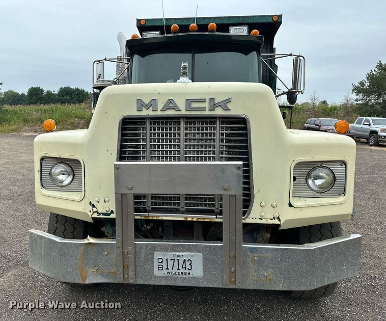 image for item MQ9368 1992 Mack RD688S  dump truck