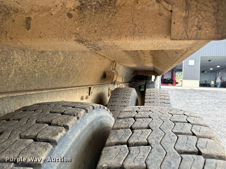 image for item MQ9368 1992 Mack RD688S  dump truck