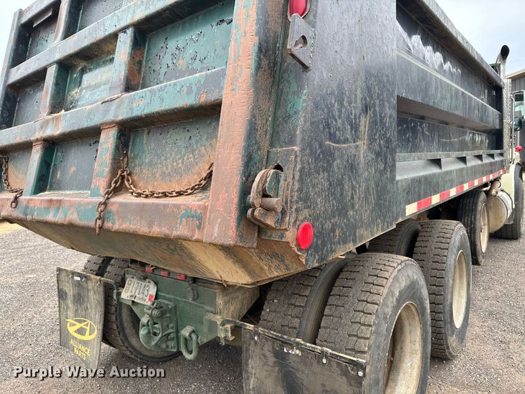 image for item MQ9368 1992 Mack RD688S  dump truck