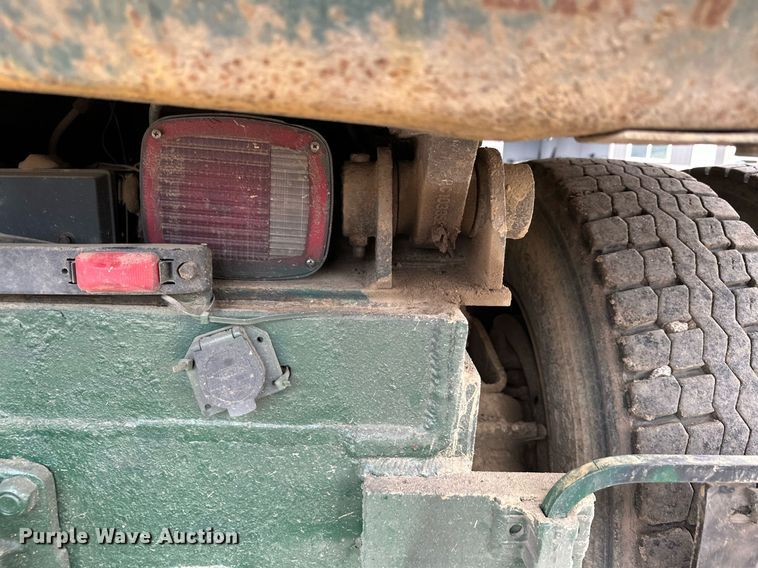 image for item MQ9368 1992 Mack RD688S  dump truck