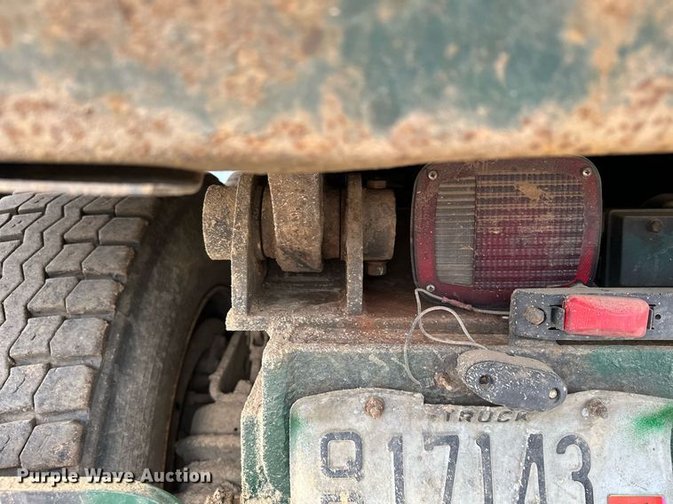 image for item MQ9368 1992 Mack RD688S  dump truck