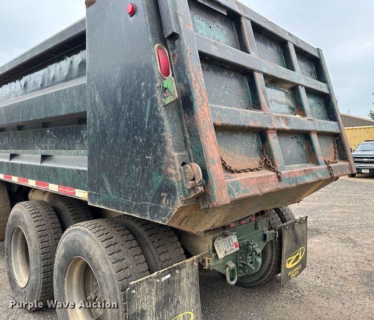 image for item MQ9368 1992 Mack RD688S  dump truck