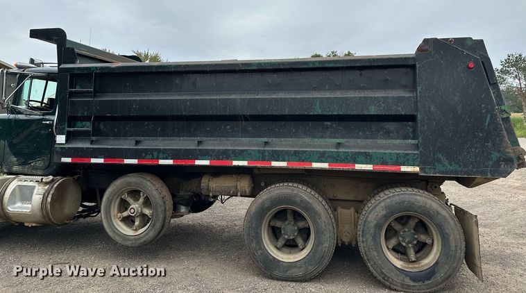 image for item MQ9368 1992 Mack RD688S  dump truck
