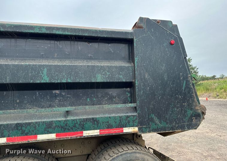 image for item MQ9368 1992 Mack RD688S  dump truck