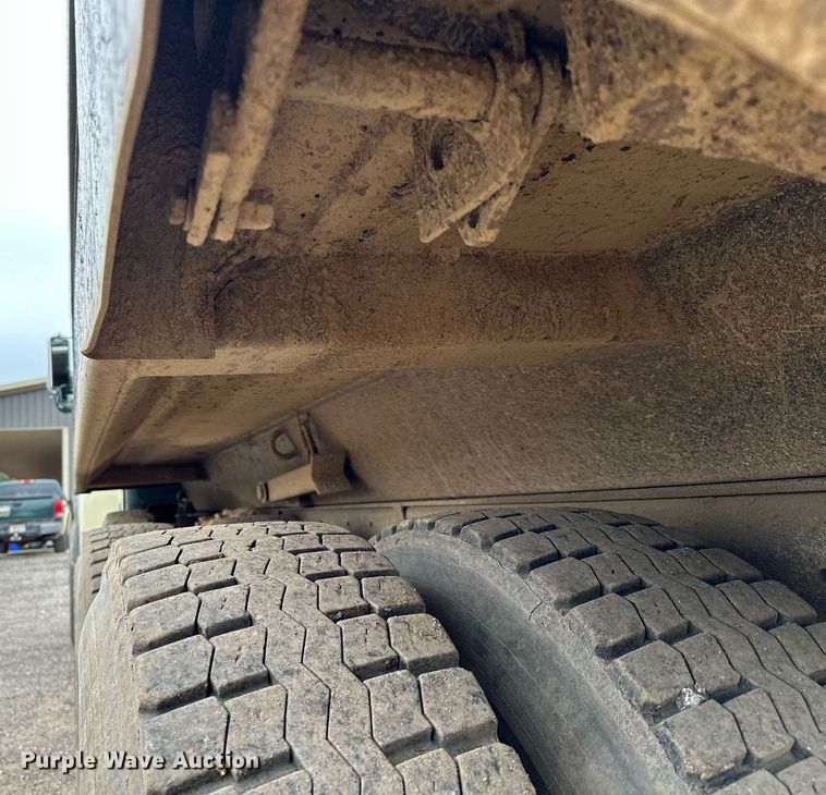 image for item MQ9368 1992 Mack RD688S  dump truck