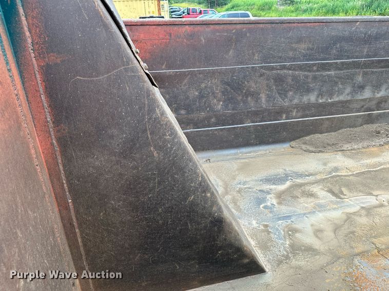 image for item MQ9368 1992 Mack RD688S  dump truck