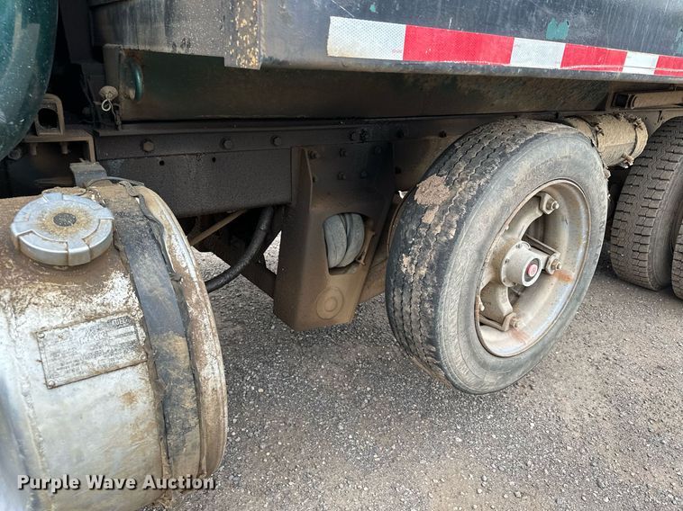 image for item MQ9368 1992 Mack RD688S  dump truck