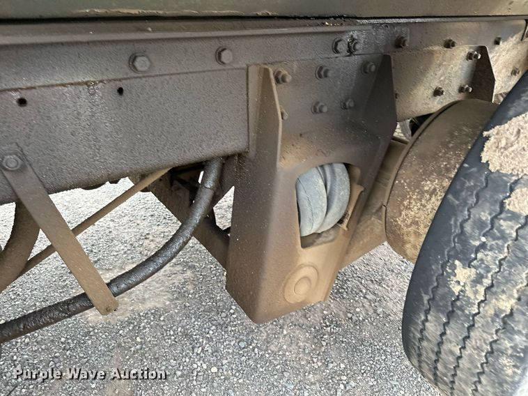 image for item MQ9368 1992 Mack RD688S  dump truck