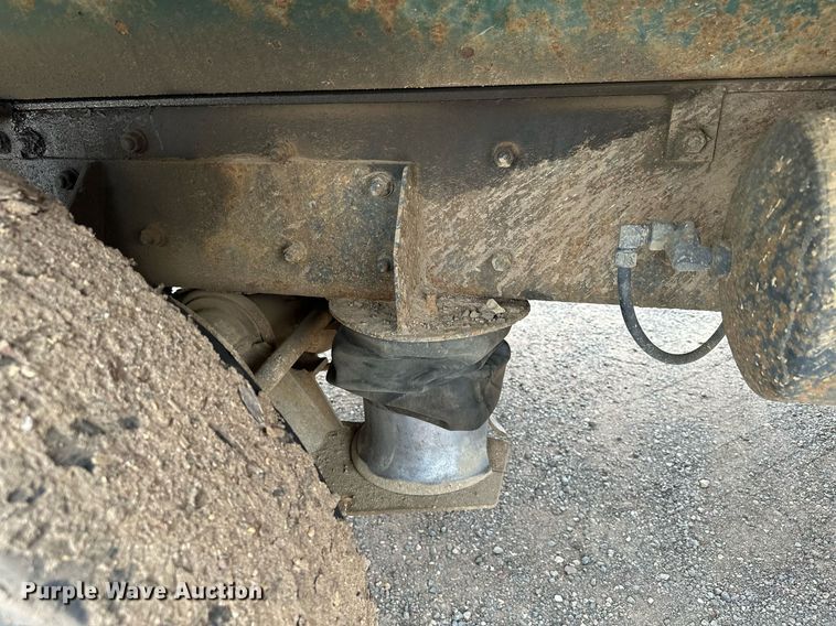 image for item MQ9368 1992 Mack RD688S  dump truck