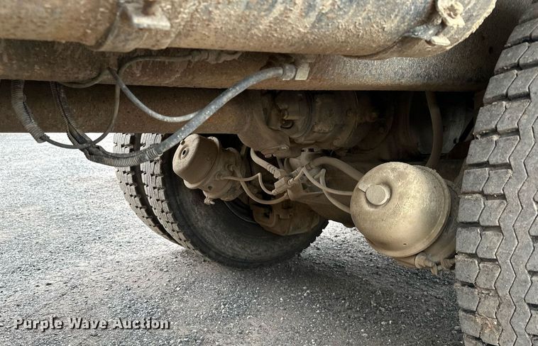 image for item MQ9368 1992 Mack RD688S  dump truck