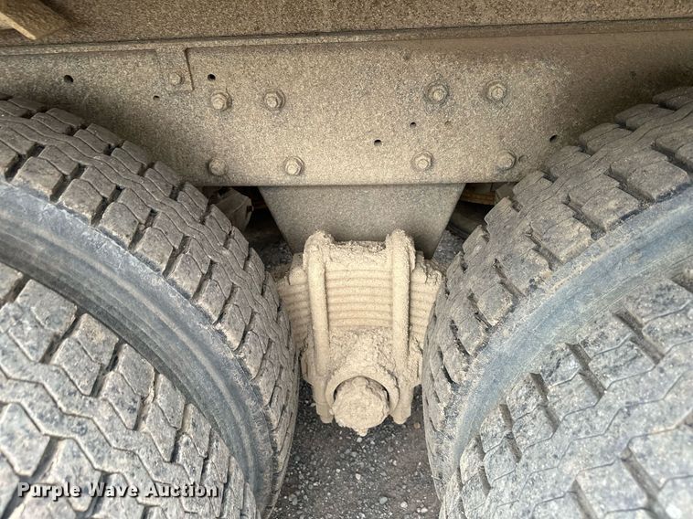 image for item MQ9368 1992 Mack RD688S  dump truck