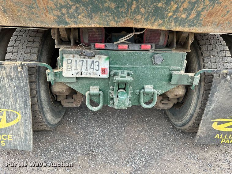 image for item MQ9368 1992 Mack RD688S  dump truck