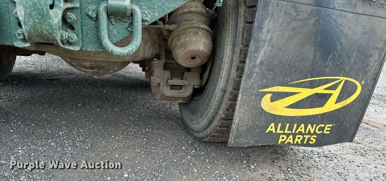 image for item MQ9368 1992 Mack RD688S  dump truck