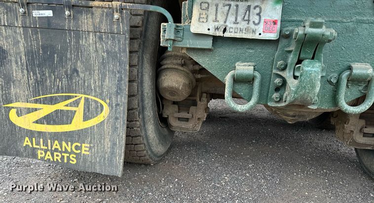 image for item MQ9368 1992 Mack RD688S  dump truck