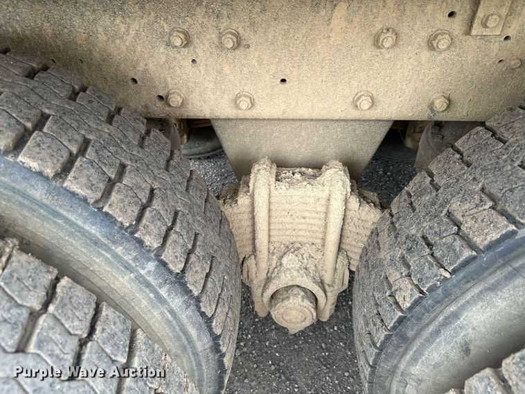 image for item MQ9368 1992 Mack RD688S  dump truck