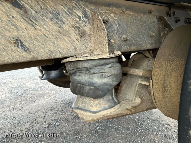 image for item MQ9368 1992 Mack RD688S  dump truck