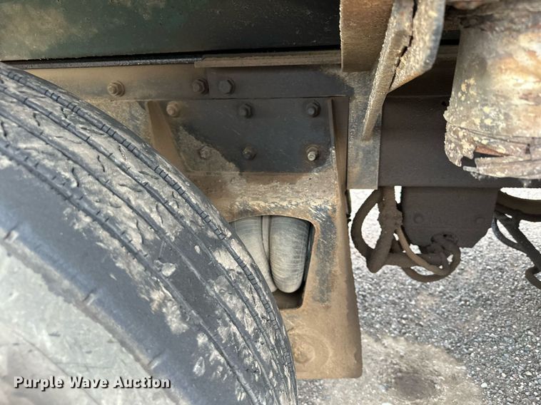 image for item MQ9368 1992 Mack RD688S  dump truck