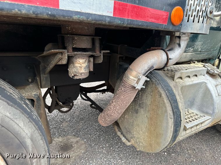 image for item MQ9368 1992 Mack RD688S  dump truck