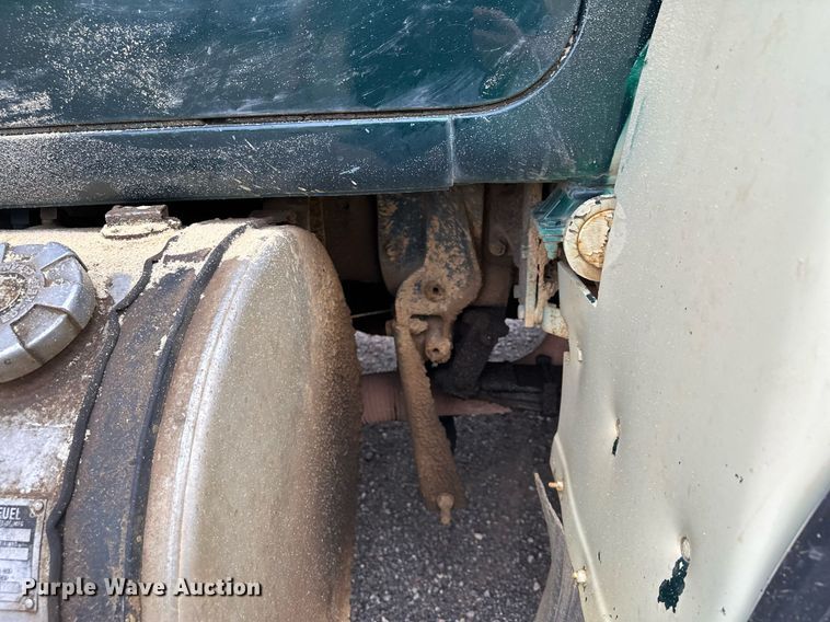 image for item MQ9368 1992 Mack RD688S  dump truck